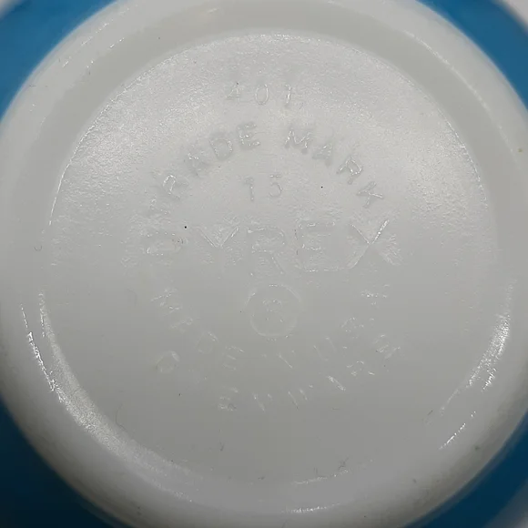 Vintage PYREX Primary Colors Nesting Mixing Bowls Set of 4 with 401 402 403 404 - Picture 16 of 16